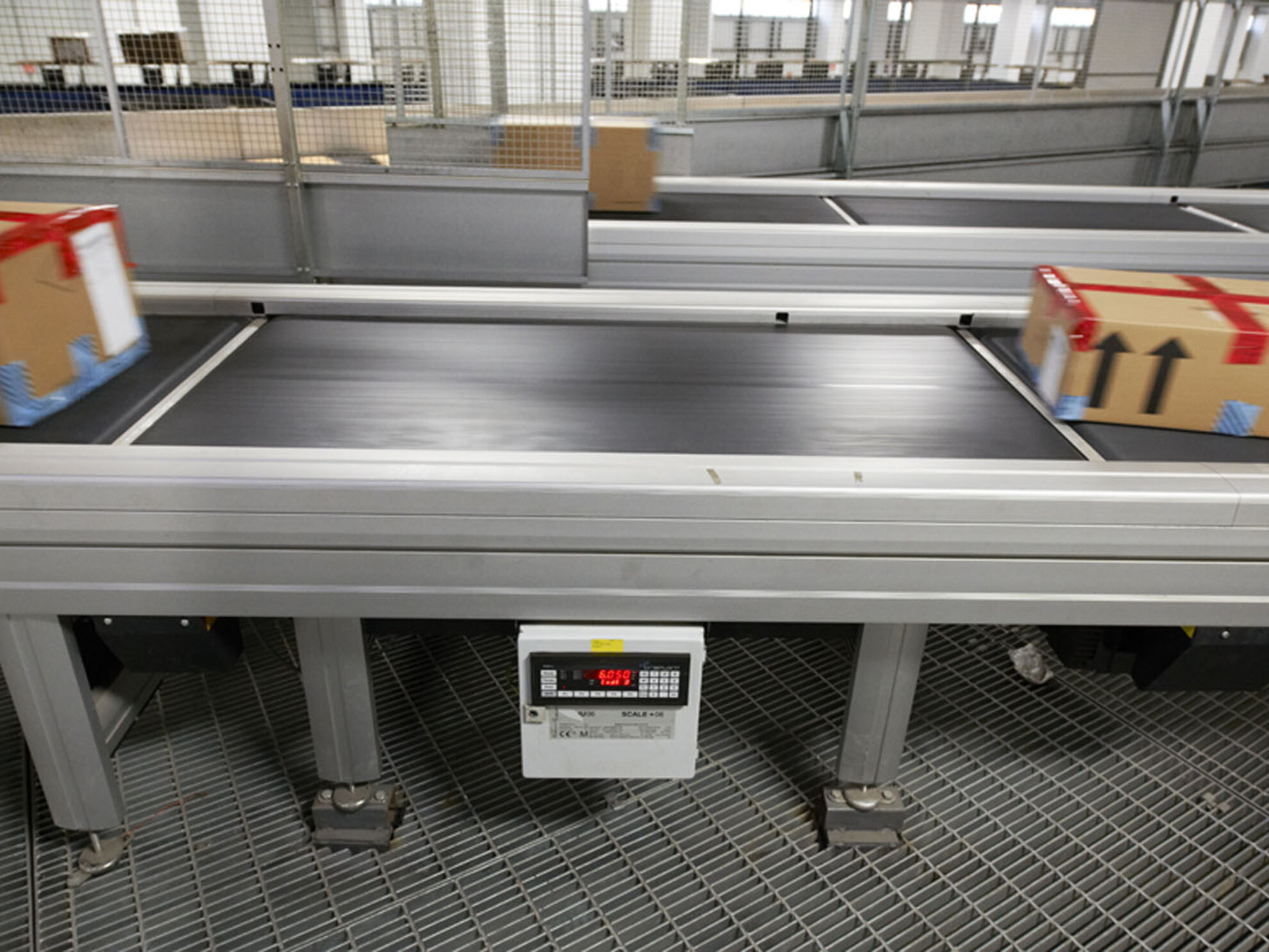 Dynamic OIML certified catchweighing solution using Eilersen load cells and instrumentation © Crisplant