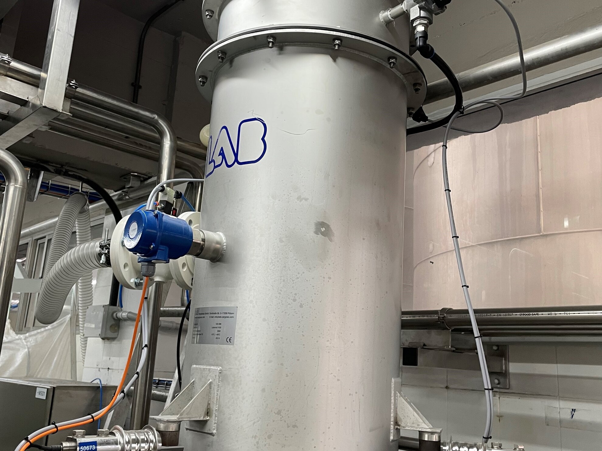 LAB mixer with beam load cells