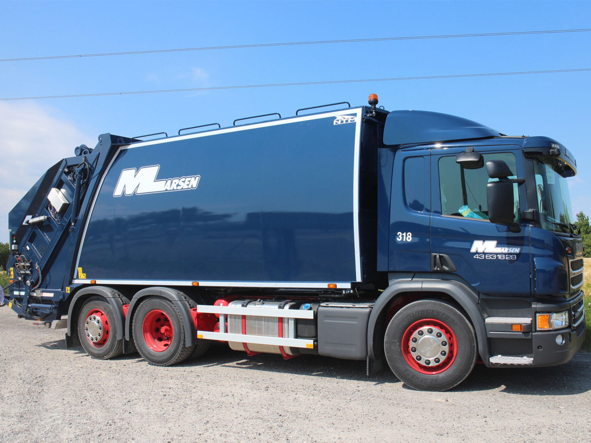 Garbage truck with Eilersen load cells mounted on the chassis