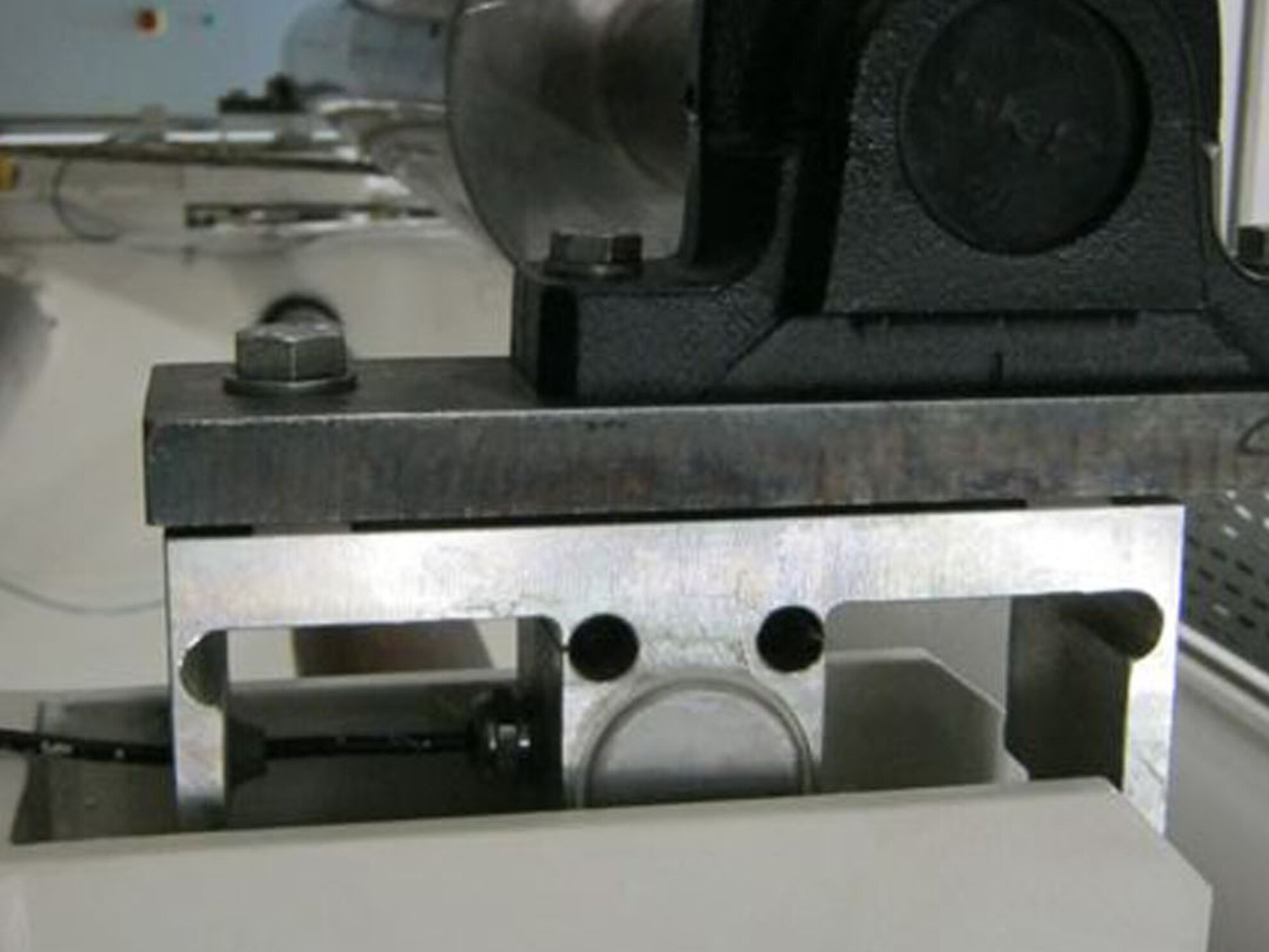 Digital SLCAD installation for web tension measurement on small roller