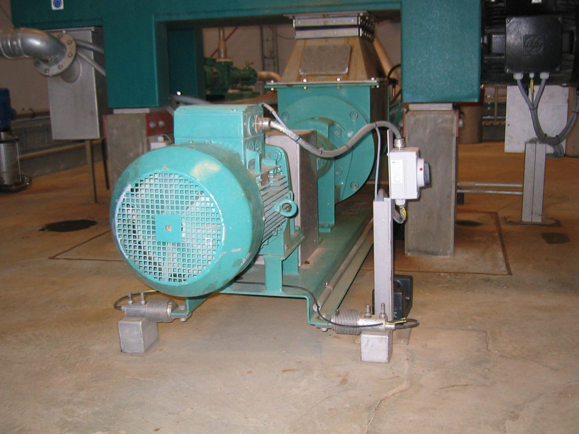 Eilersen robust load cells used for measuring level in sewage pumps