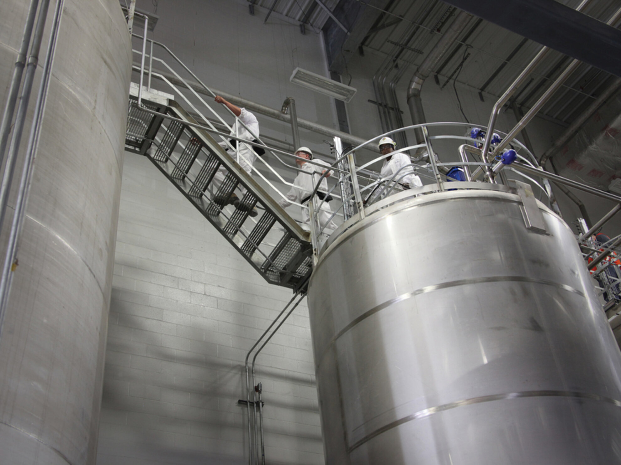 Level measurement under silos