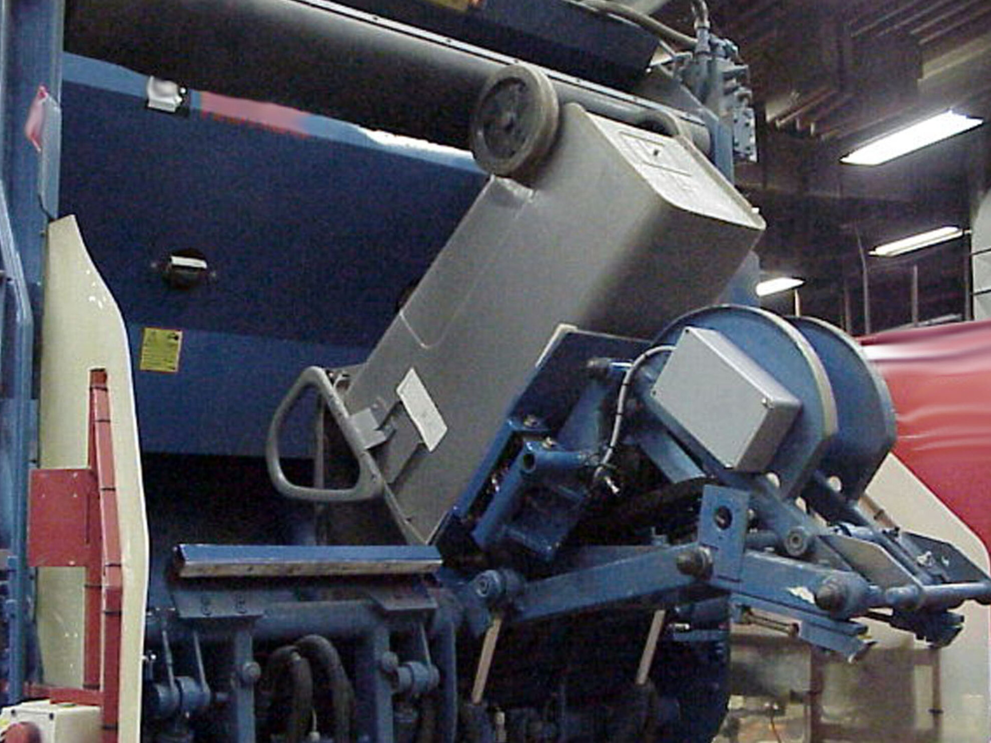 SDLX load cells on lift for garbage truck