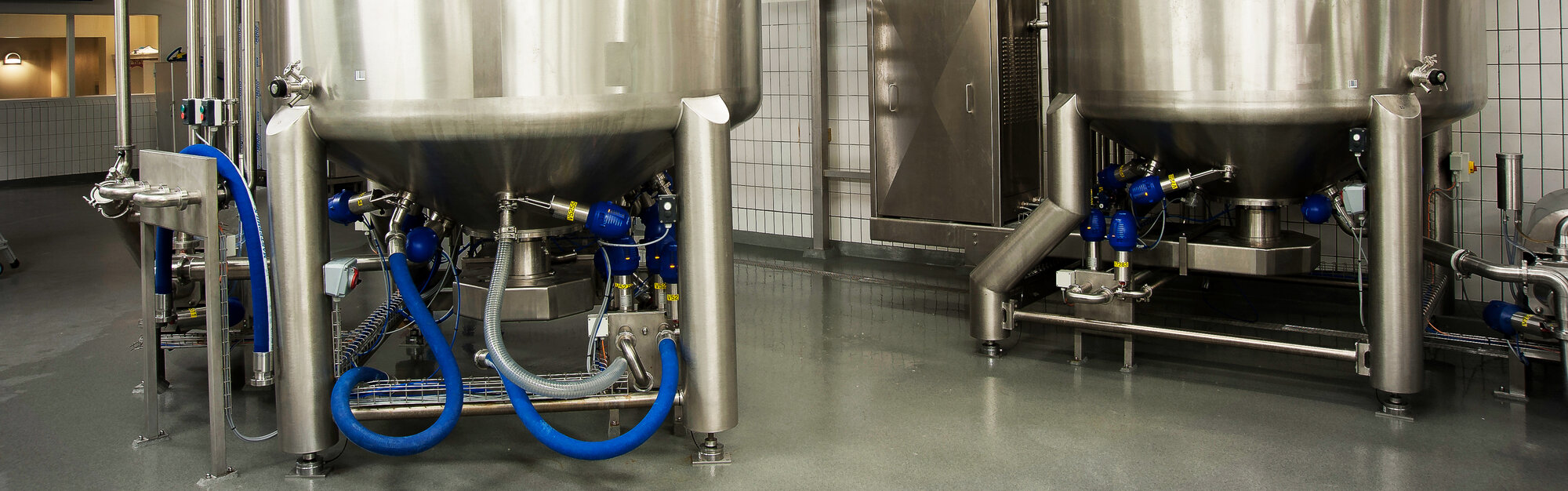 Capacitive hygienic load cells installed under mixers