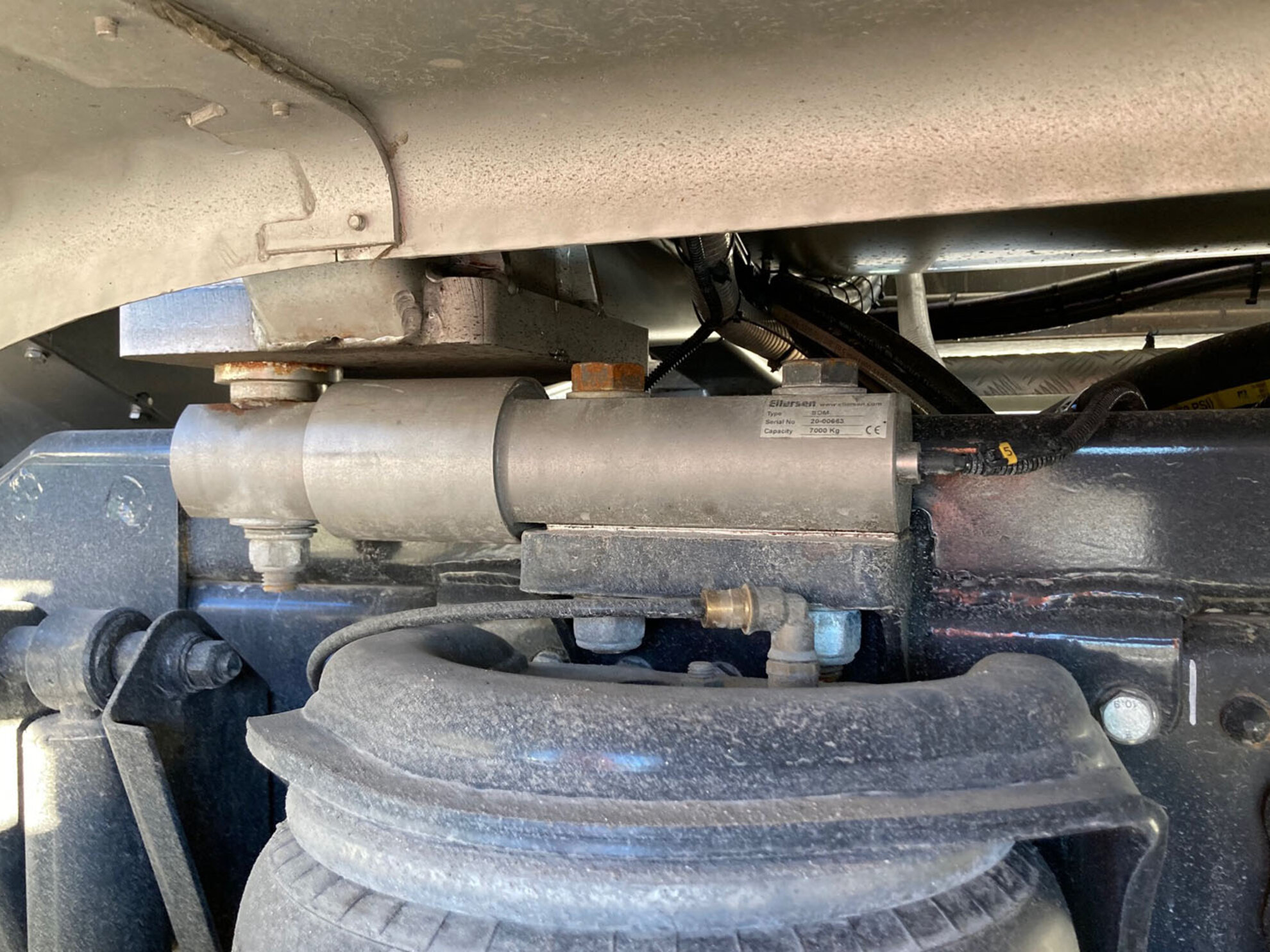 Eilersen load cells mounted on chassis (fixed mounting kit)