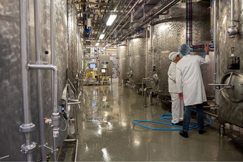 All mixing tanks in CO-RO’s production facilities are equipped with load cells.