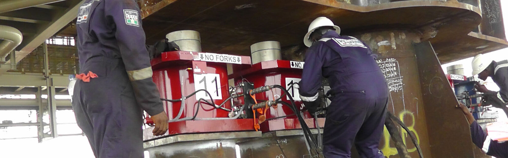 Heavy duty compression load cells from Eilersen with capacity 500ton used for load measurement