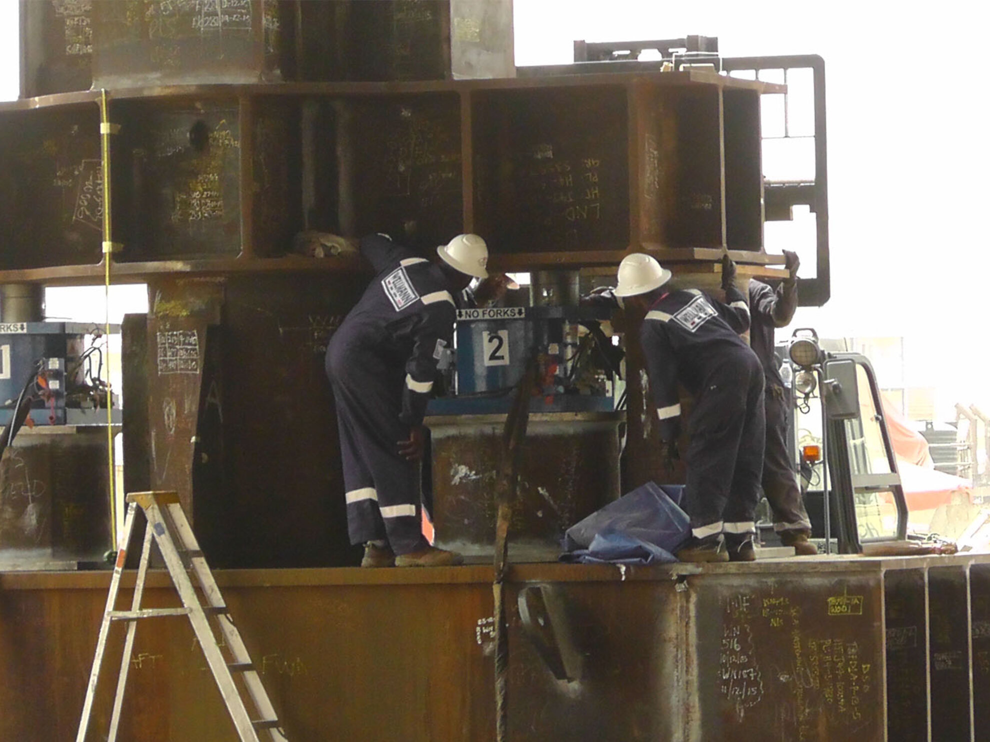 Offshore weighing using Eilersen heavy duty compression load cells with capacity up to 500ton