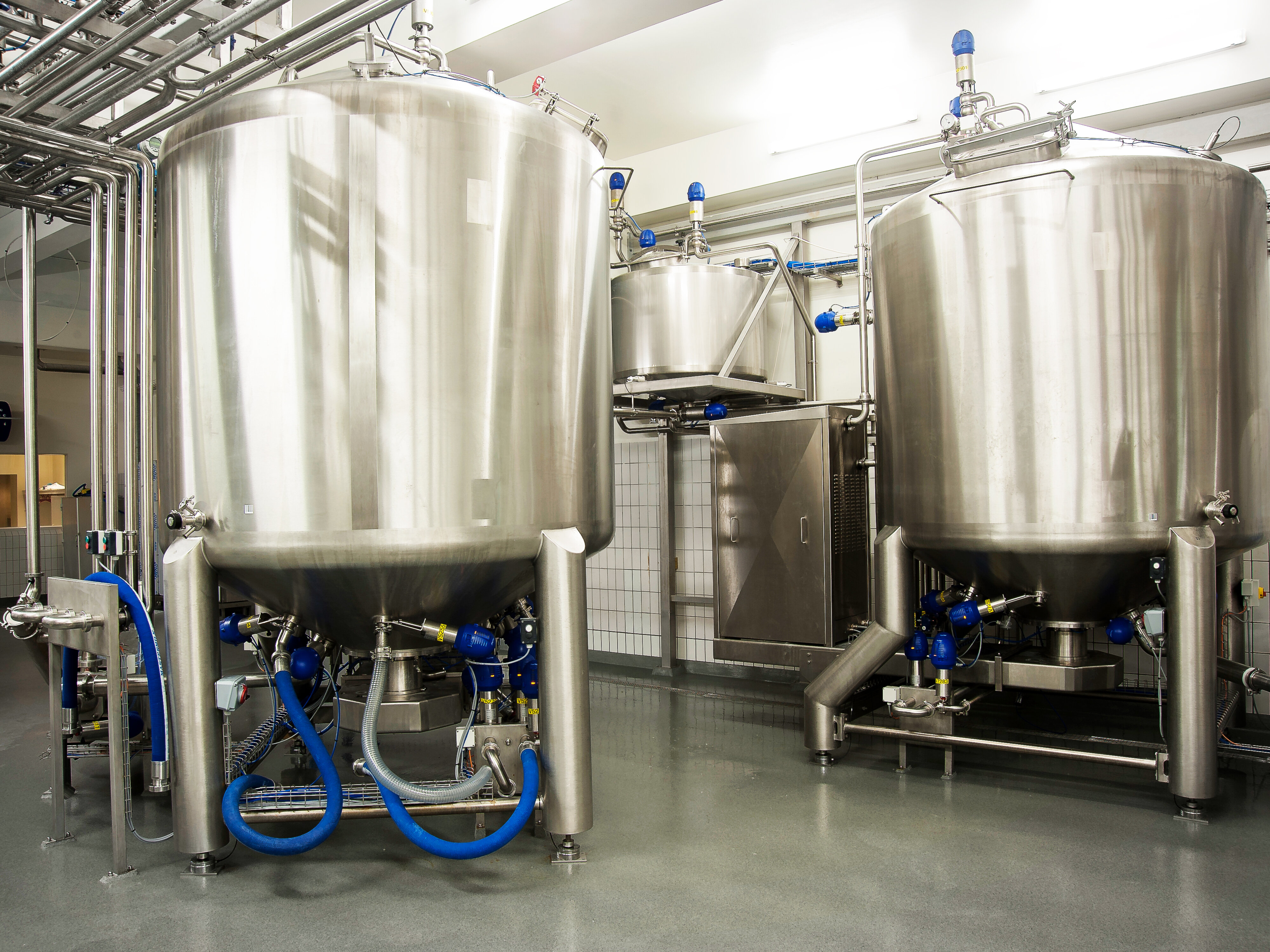 Compression load cells under mixers