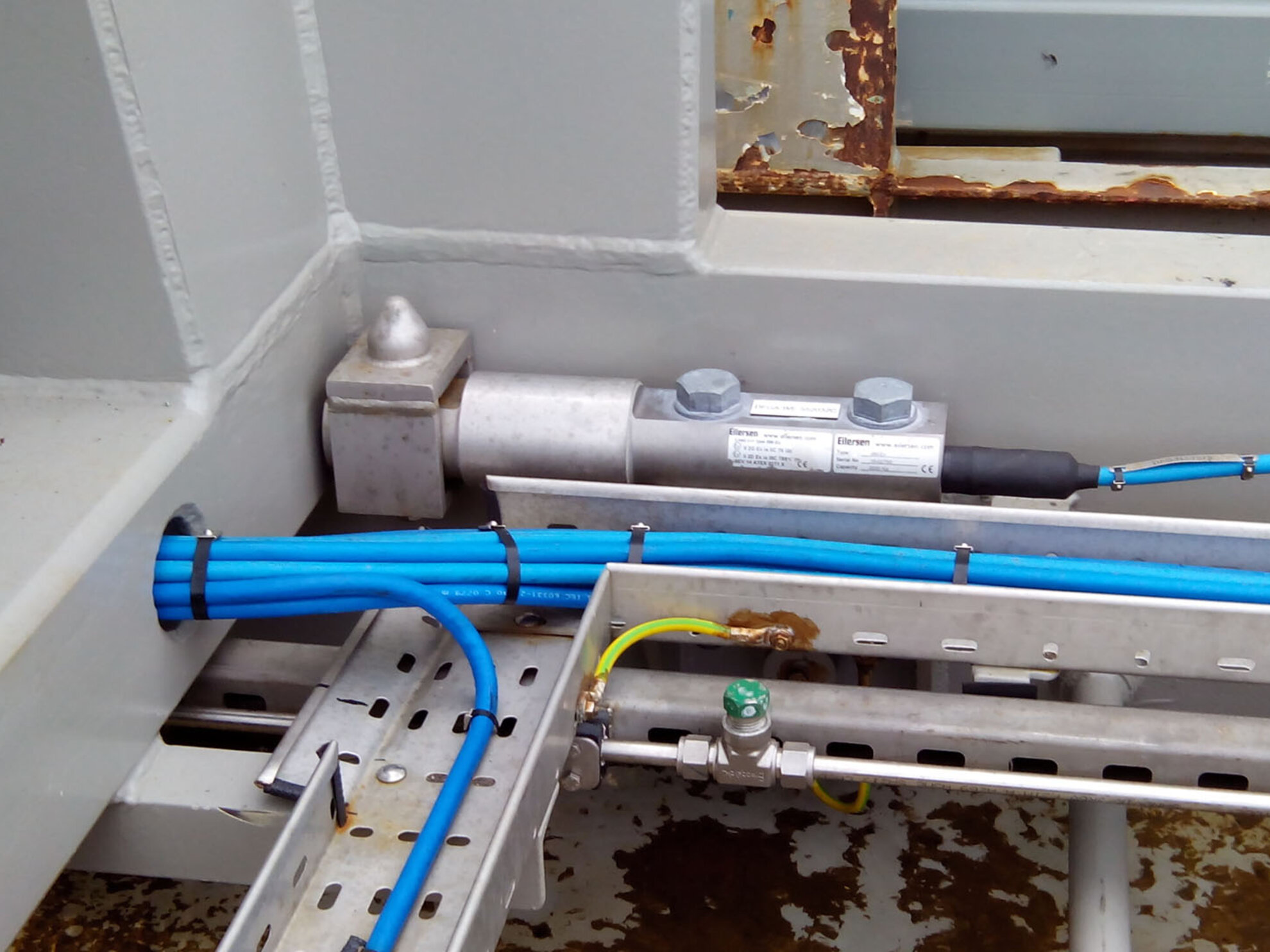 Digital beam load cell with BFOUi cable in ATEX installation