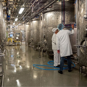 All mixing tanks in CO-RO’s production facilities are equipped with load cells.